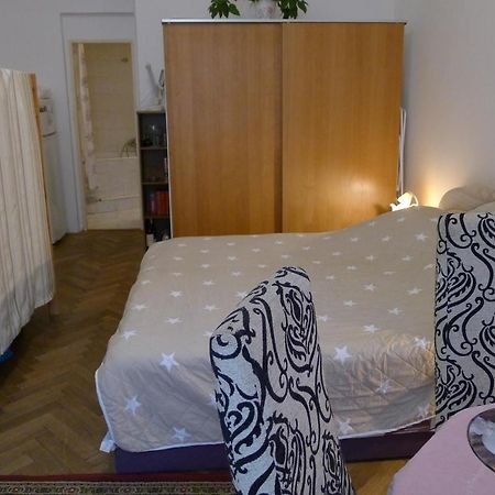Cozy Modest Room For 2 Or 3 Persons Praga Exterior foto