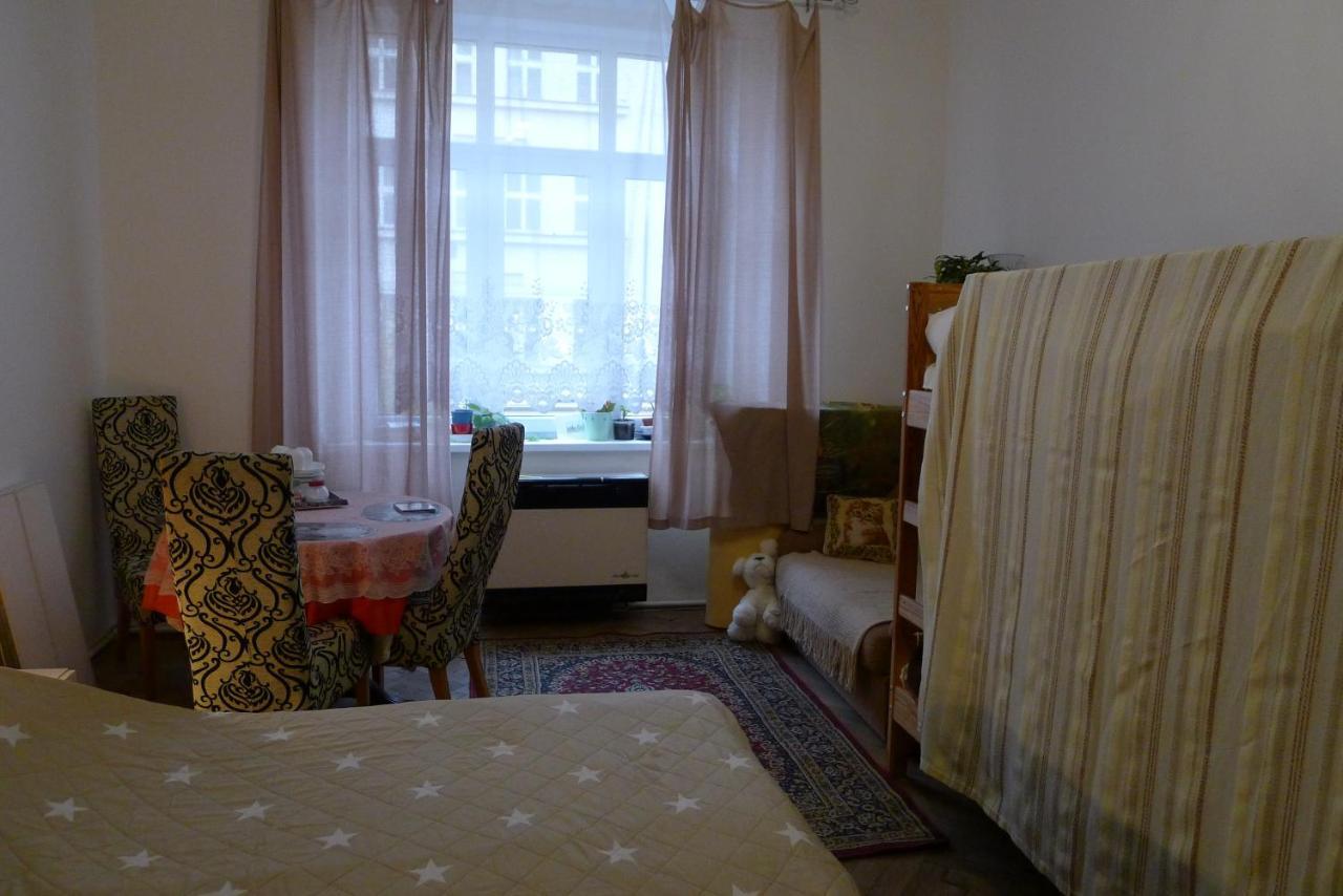 Cozy Modest Room For 2 Or 3 Persons Praga Exterior foto