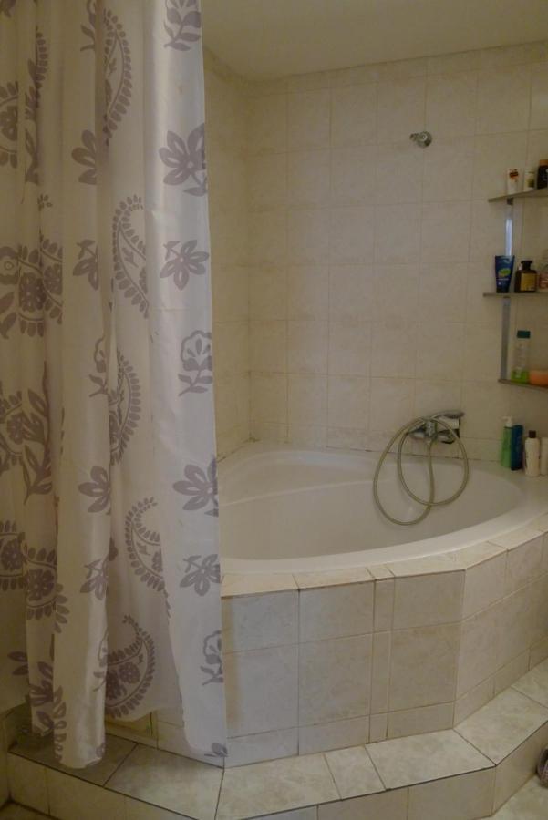 Cozy Modest Room For 2 Or 3 Persons Praga Exterior foto