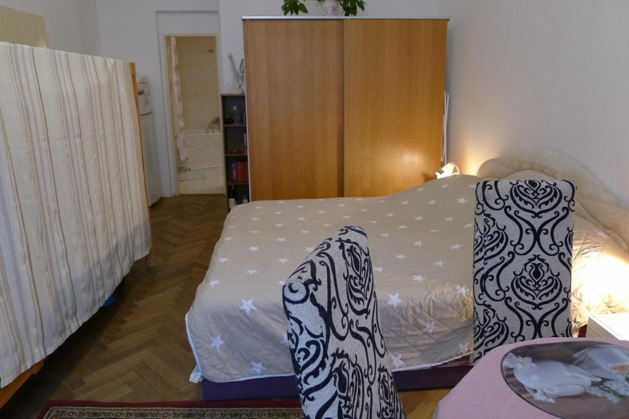 Cozy Modest Room For 2 Or 3 Persons Praga Exterior foto