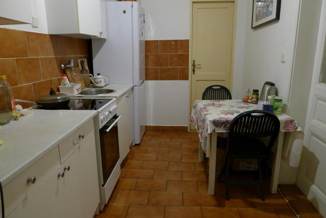 Cozy Modest Room For 2 Or 3 Persons Praga Exterior foto